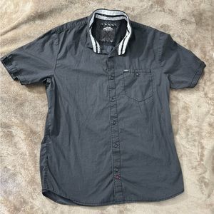 Men’s Medium Short Sleeve Button Up Shirt